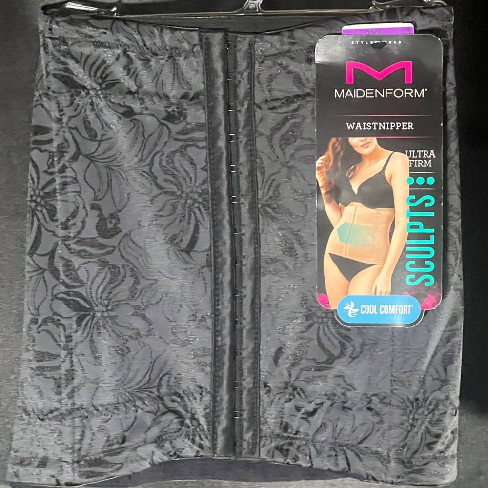 NWT Maidenform Black Floral Waistnipper